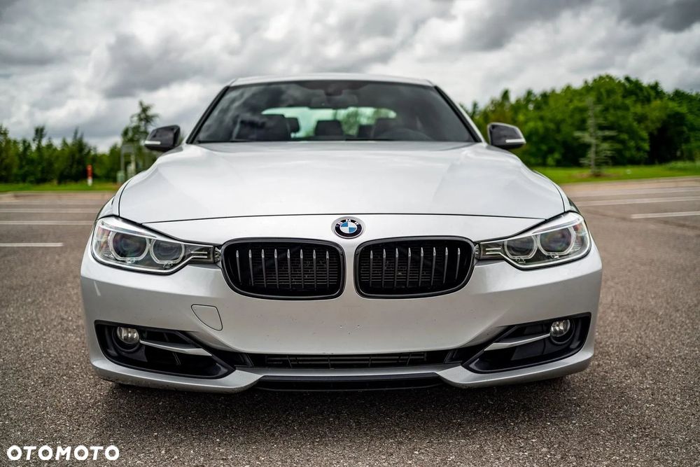 BMW Seria 3 330i Sport Line Shadow - 3