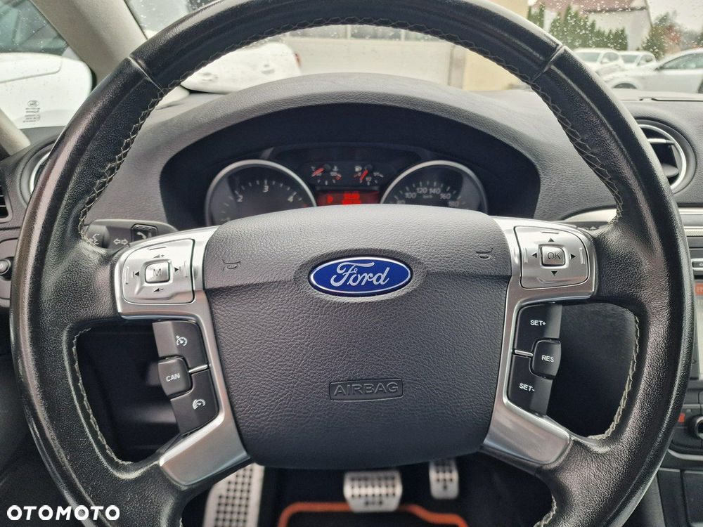 Ford S-Max 2.0 TDCi DPF Champions Edition - 32