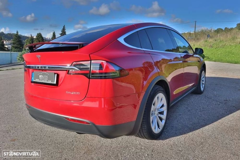 Tesla Model X - 6