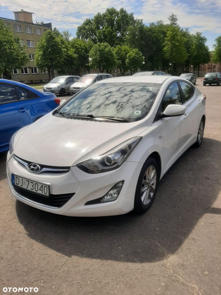 Hyundai Elantra - 2