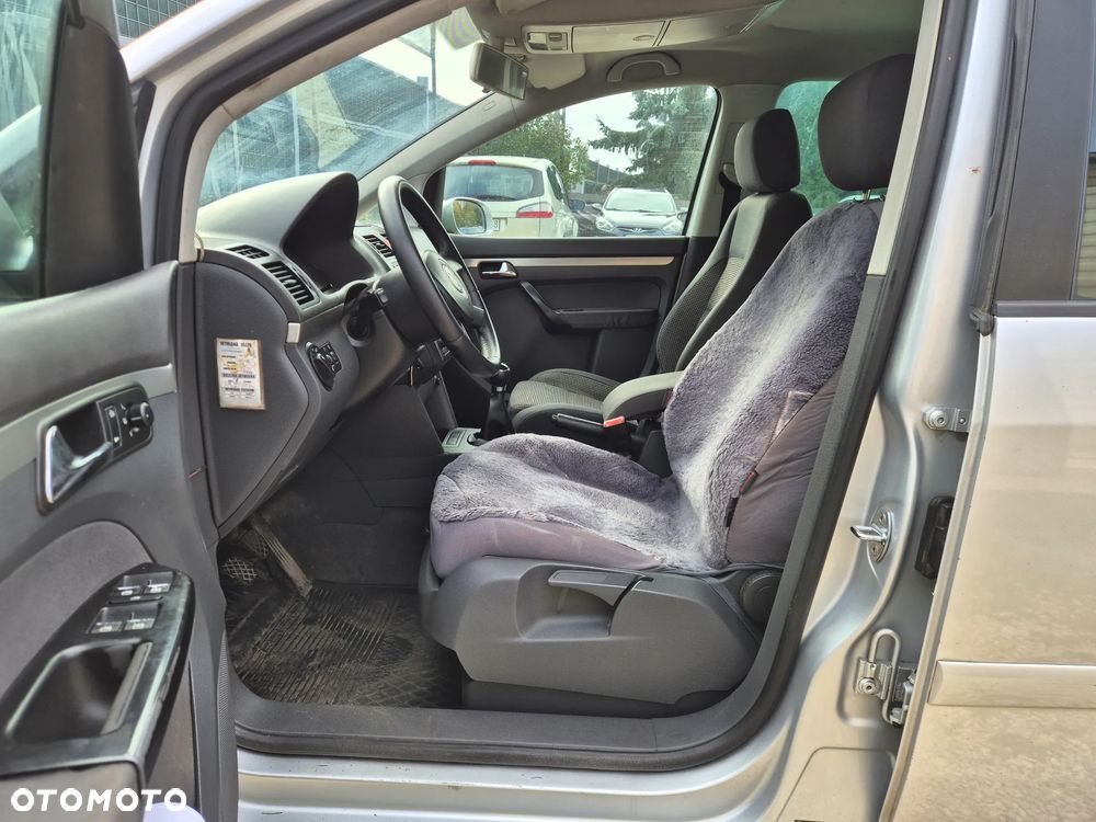 Volkswagen Touran - 5