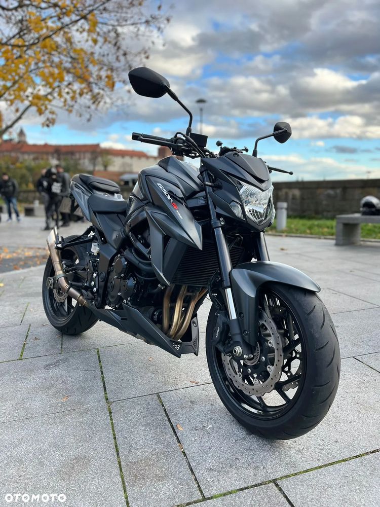 Suzuki GSX - 14