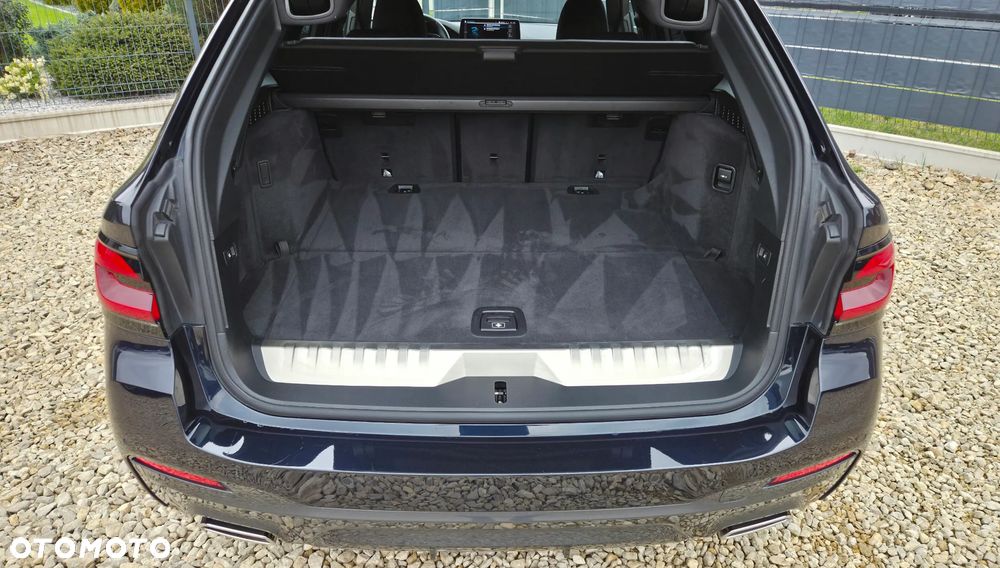 BMW Seria 5 530e xDrive M Sport sport - 32