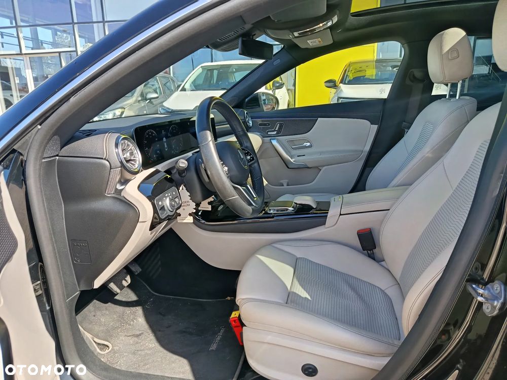 Mercedes-Benz CLA 220 Progressive 7G-DCT - 12