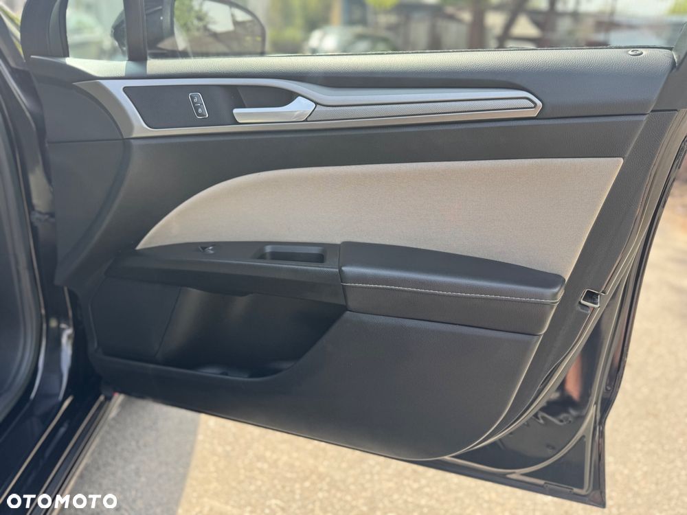 Ford Fusion - 13