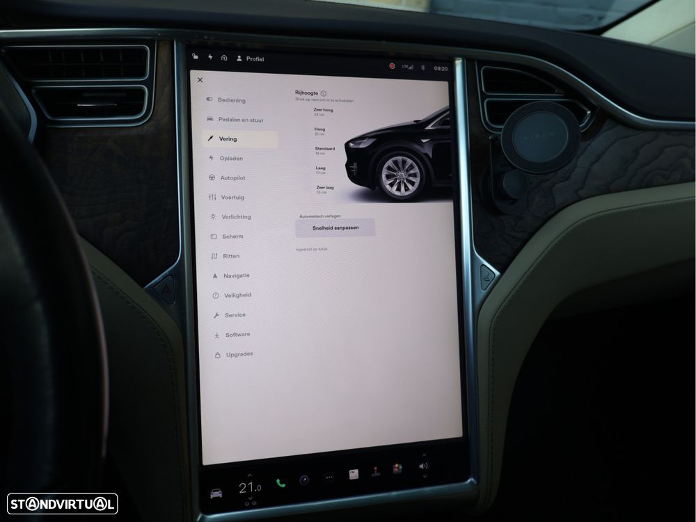 Tesla Model X 90D - 31