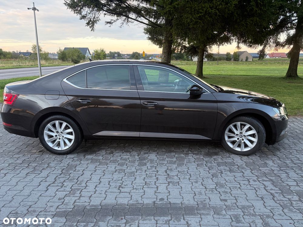 Skoda Superb 2.0 TDI Style DSG - 8