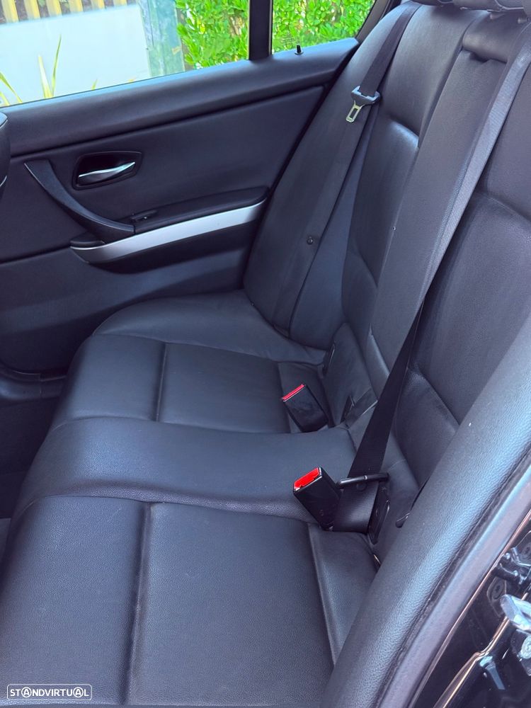 BMW 318 d Dynamic - 19