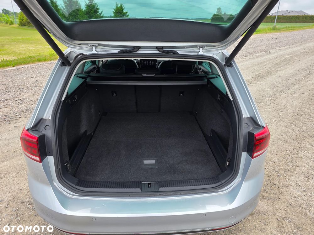 Volkswagen Passat 2.0 TDI SCR DSG 4Motion Business - 12