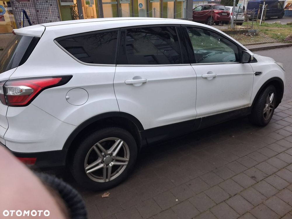 Ford Kuga 2.0 TDCi 2x4 Trend - 5