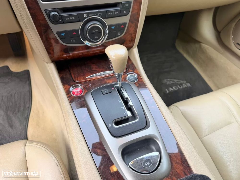 Jaguar XK XK8 4.2 Covertible Classic - 7