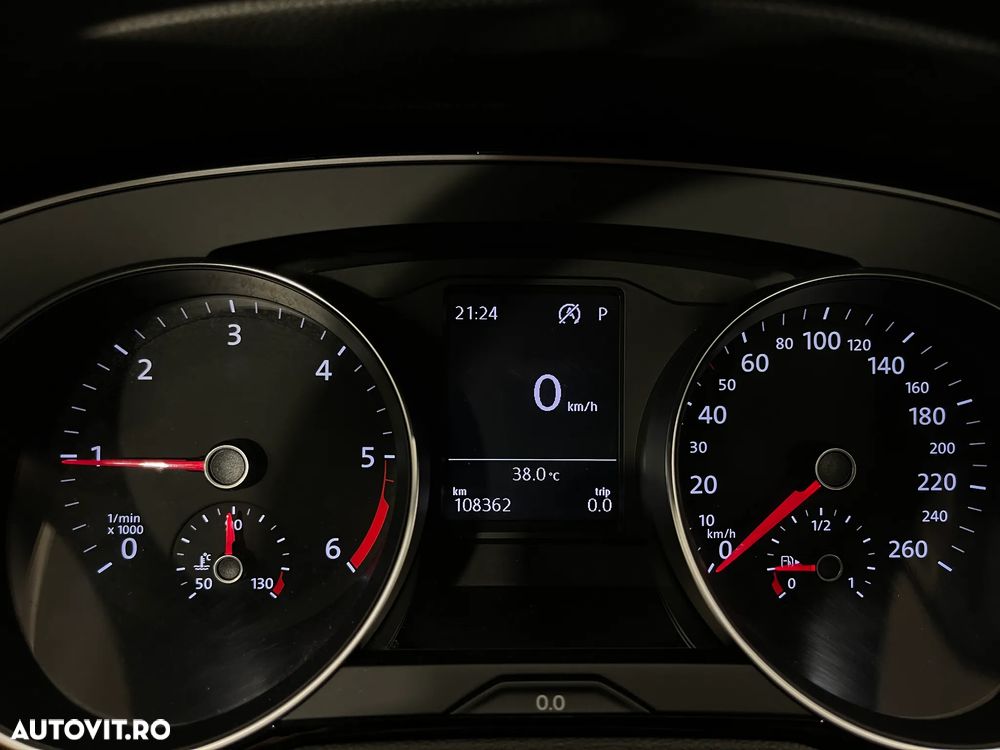 Volkswagen Passat 2.0 TDI DSG Comfortline - 26