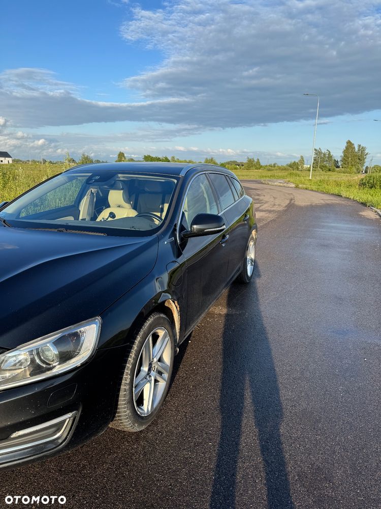 Volvo V60 D6 AWD Plug-in Hybrid Summum - 2