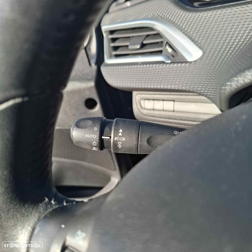 Peugeot 2008 - 9