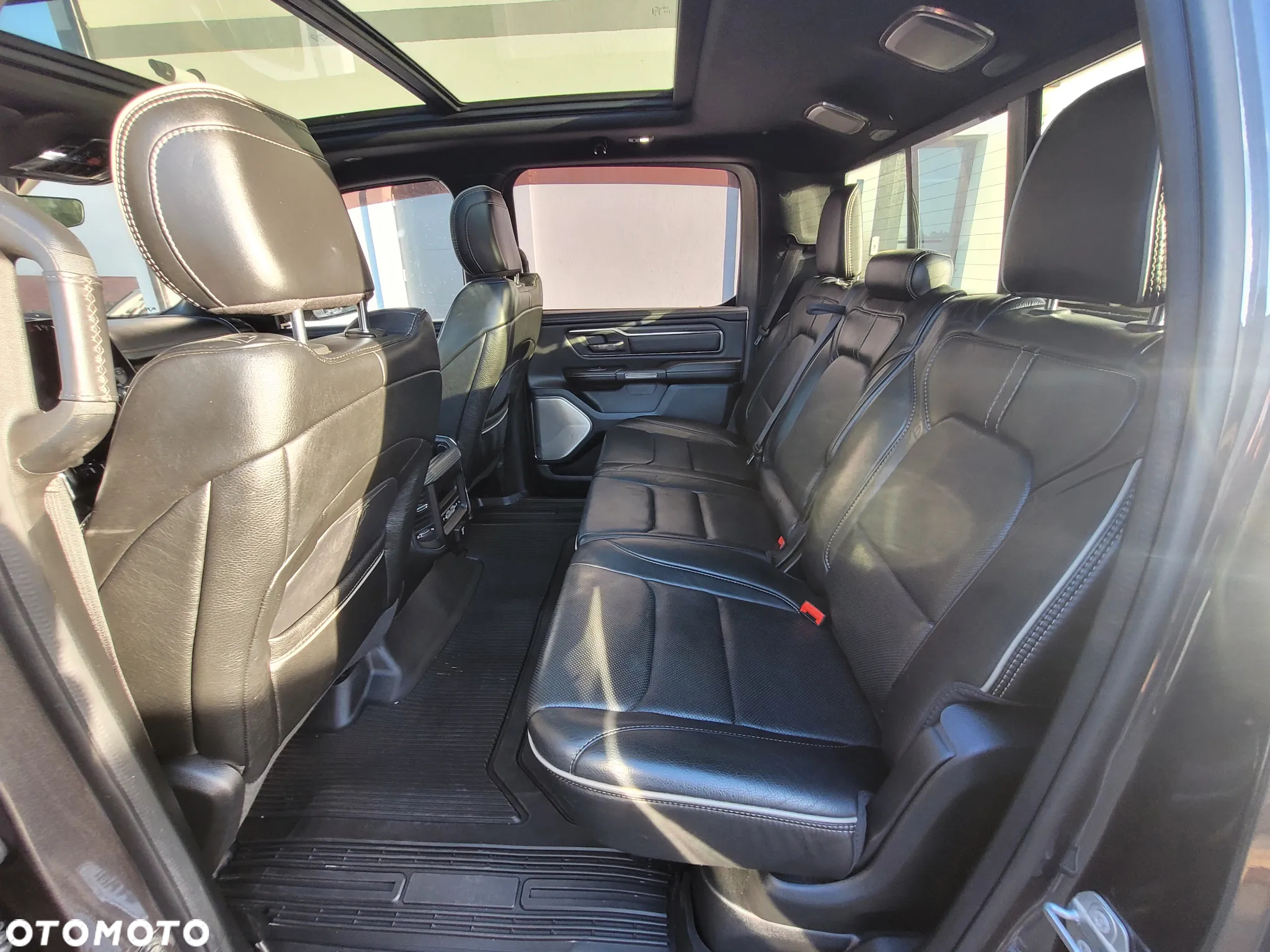 RAM 1500 Crew Cab Shortbed Limited - 17