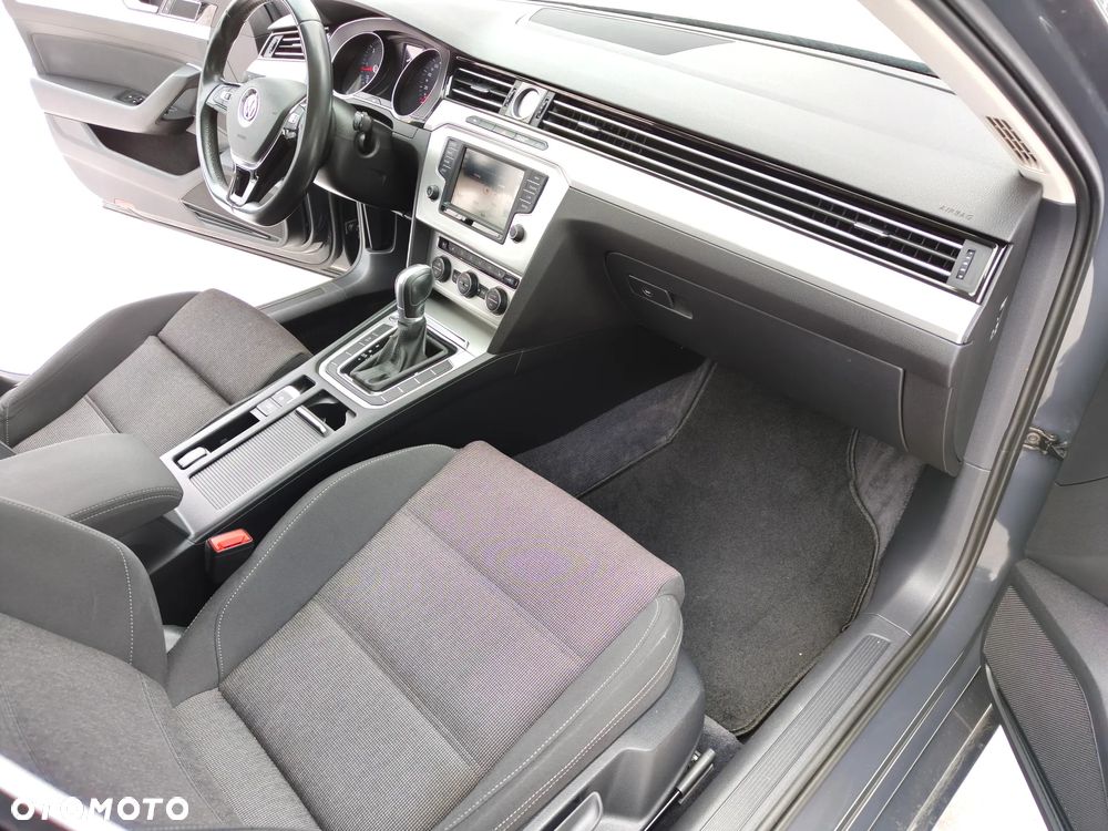 Volkswagen Passat 2.0 TDI SCR DSG Comfortline - 10
