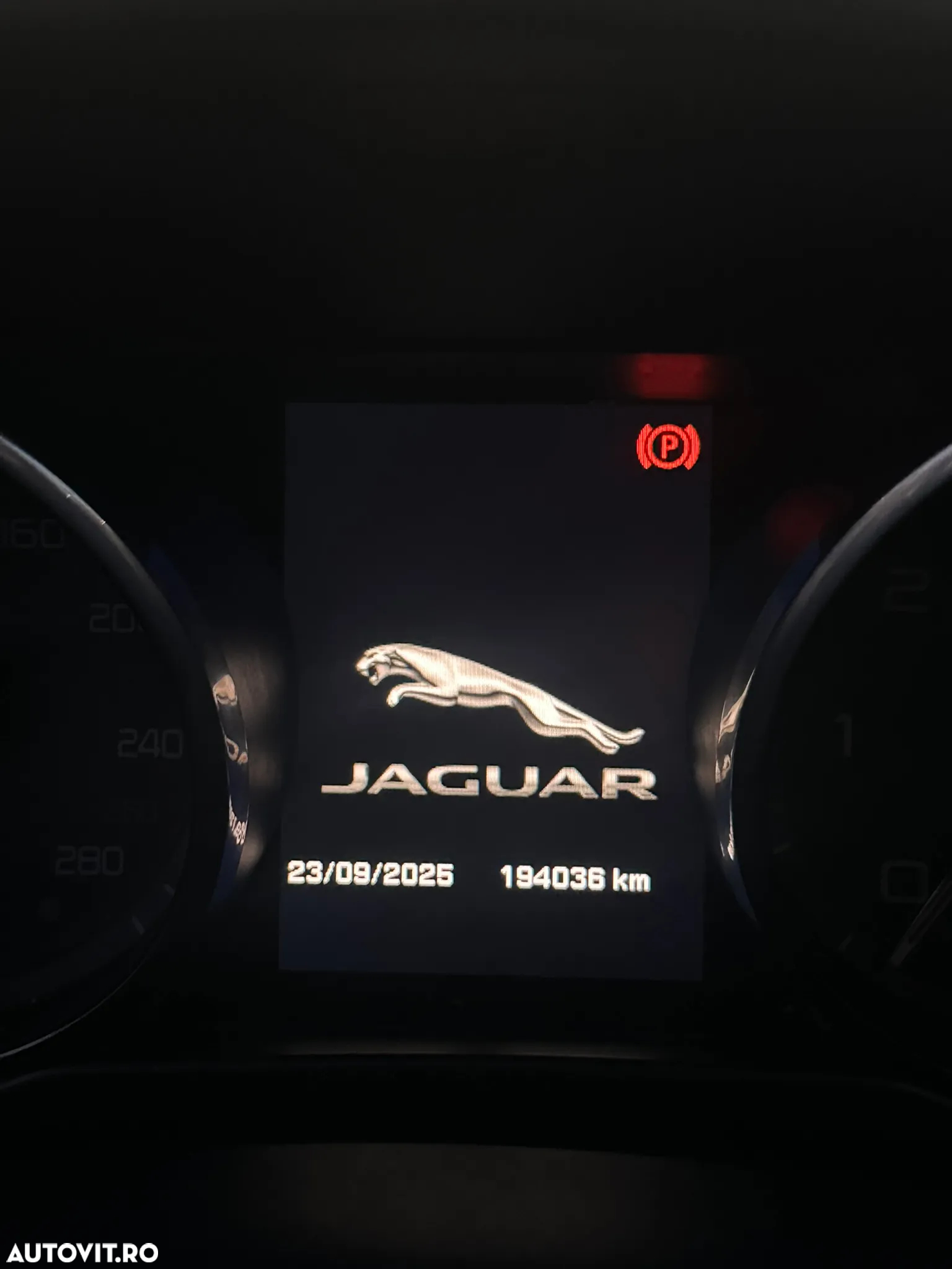 Jaguar XE 2.0 R-Sport - 24