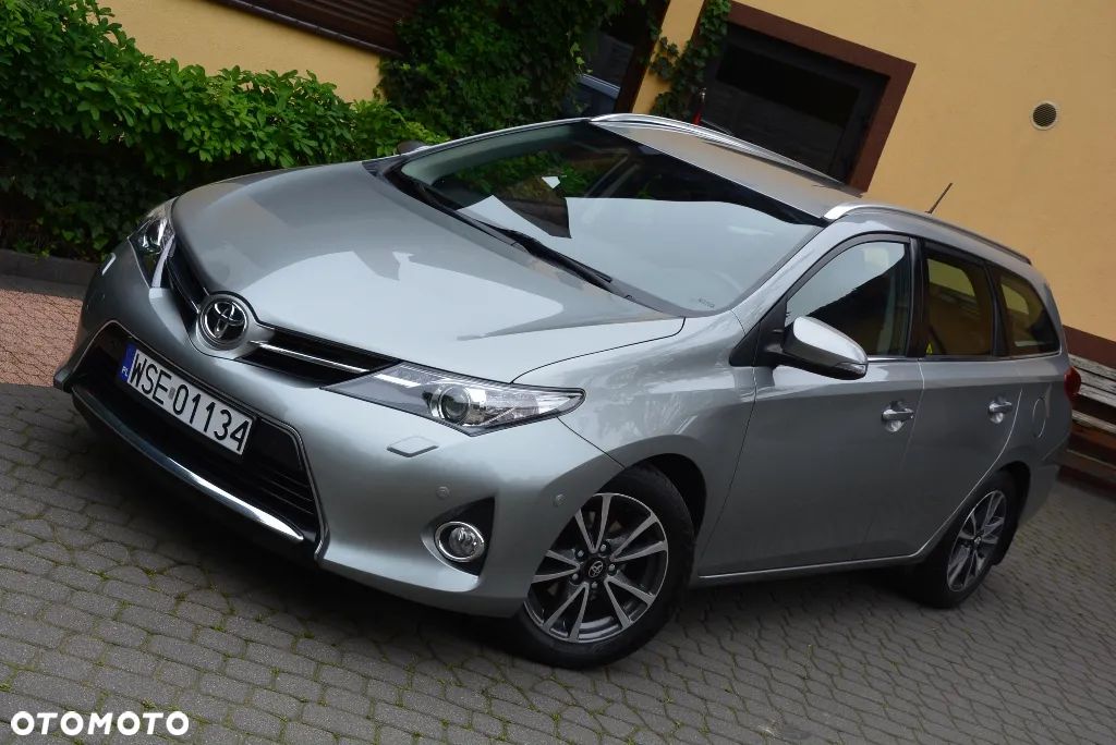 Toyota Auris 1.6 Premium Comfort - 1