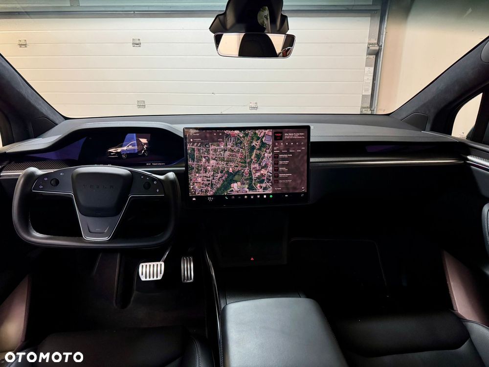 Tesla Model X - 24