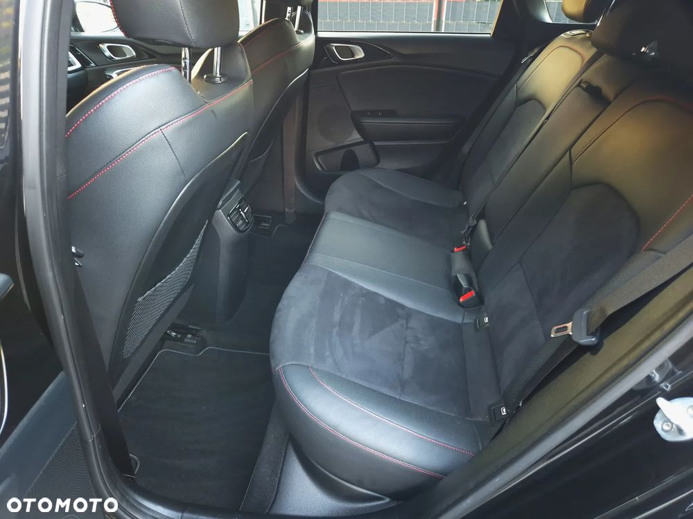 Kia Ceed 1.6 T-GDI GT - 26