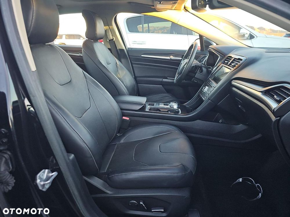 Ford Fusion - 12