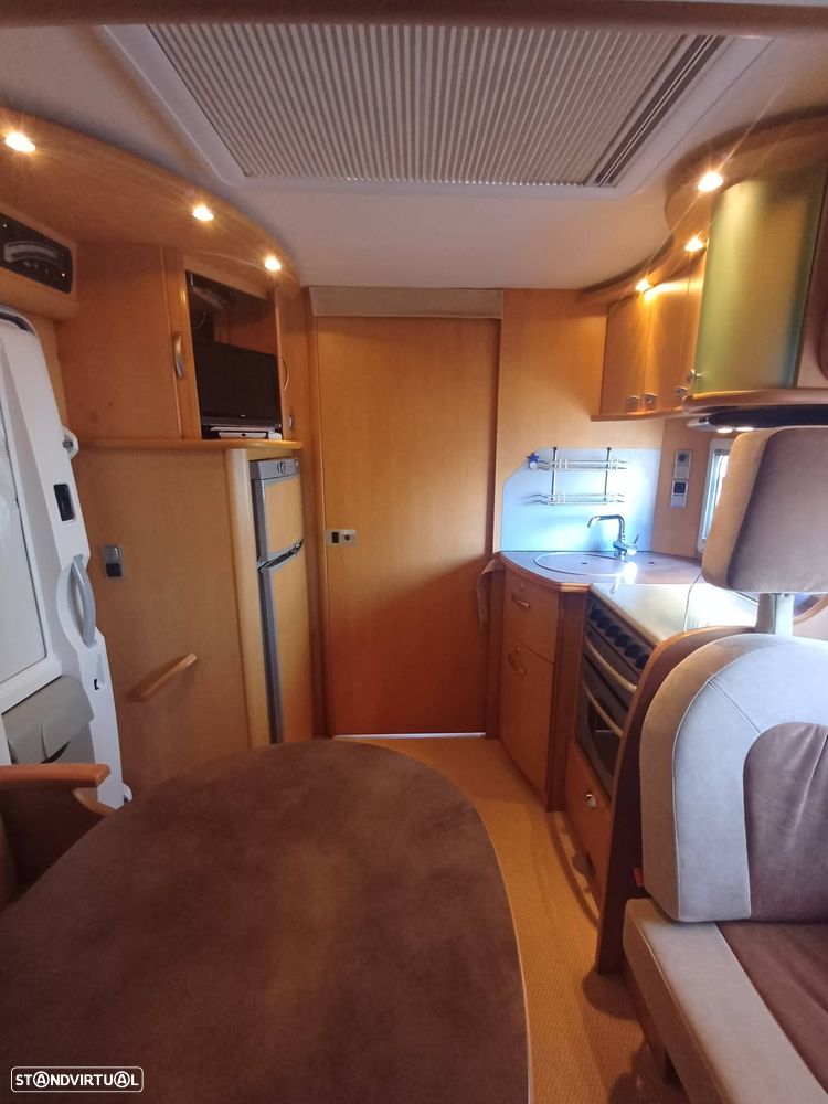 Mercedes-Benz Sprinter Pilote Explorateur 733FJ - 8