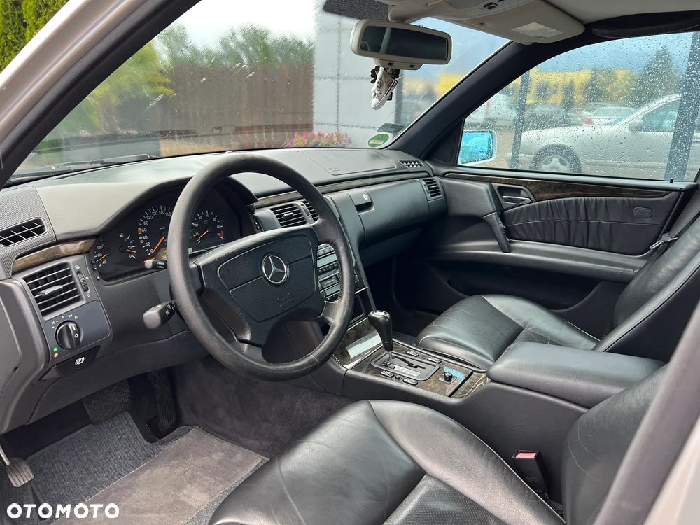 Mercedes-Benz Klasa E 320 Avantgarde - 23
