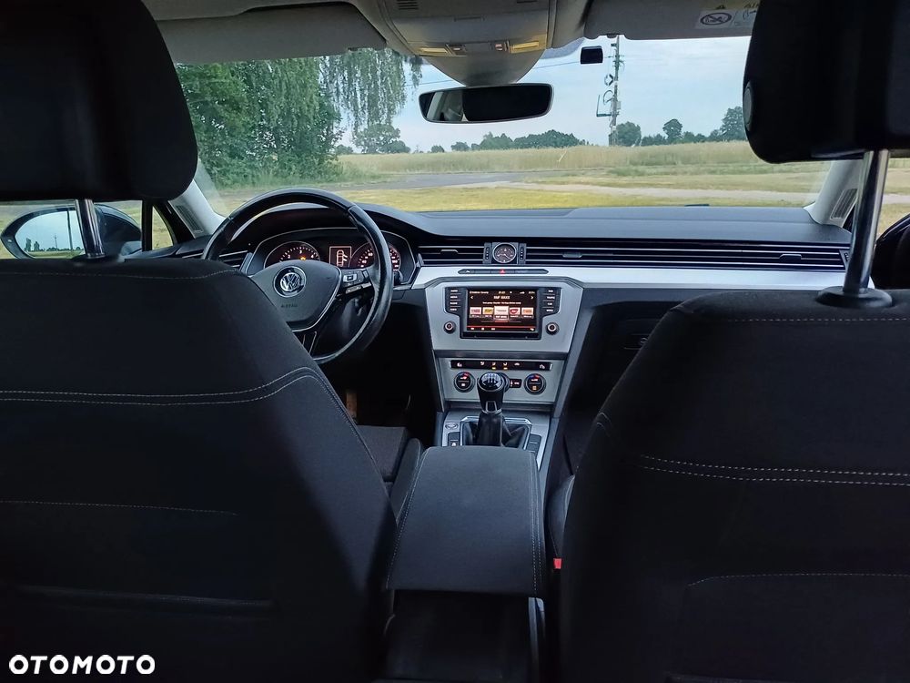 Volkswagen Passat - 16