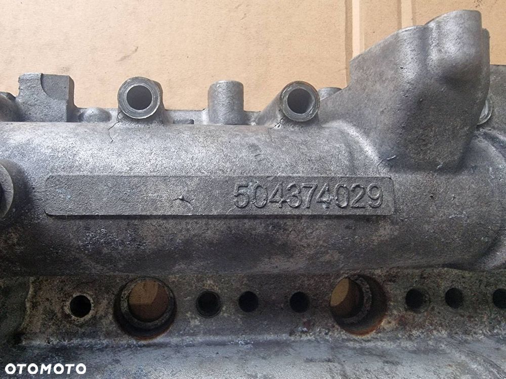 POKRYWA ZAWORÓW IVECO DAILY 35S18 504374027 - 2