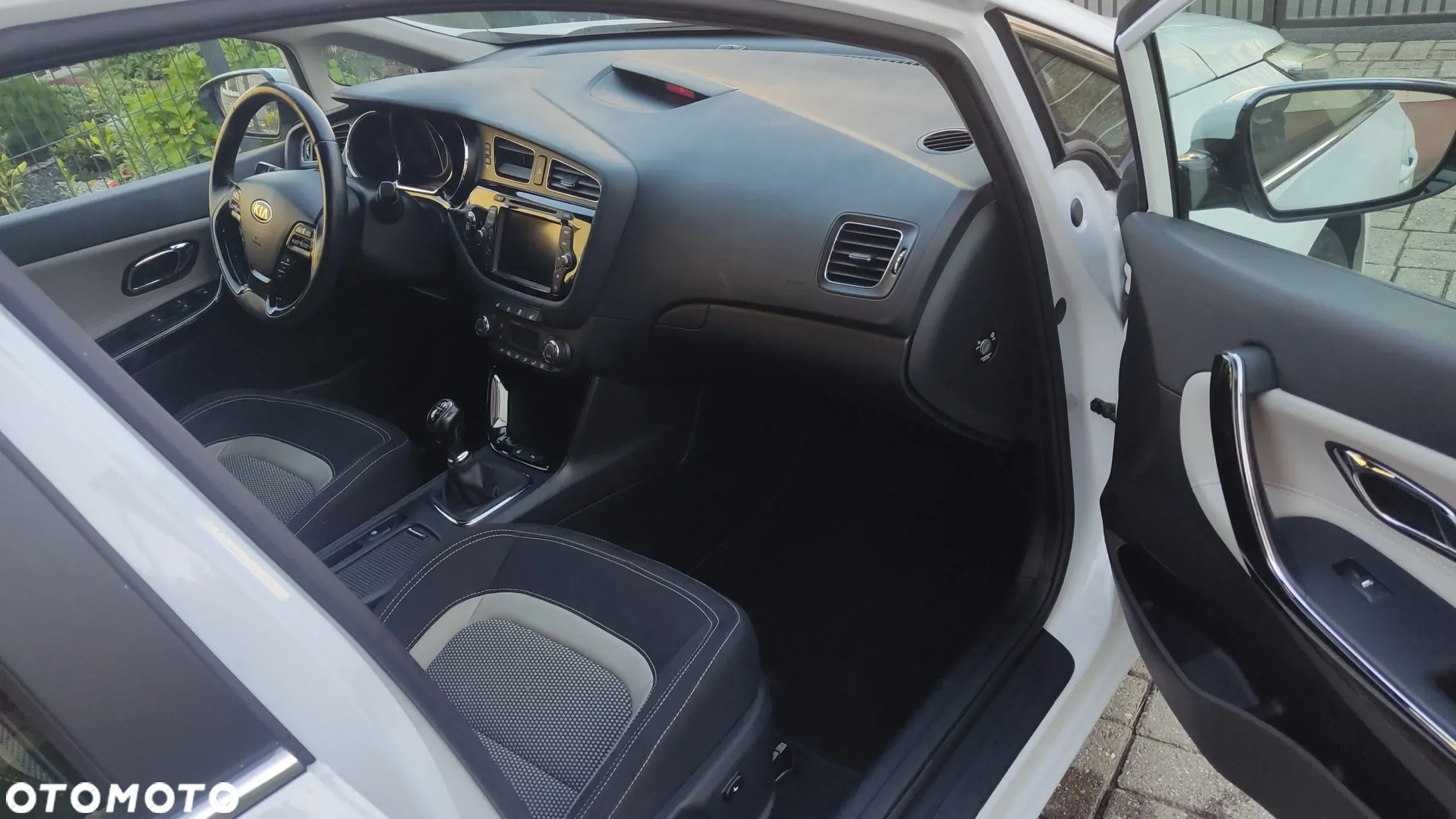 Kia Ceed - 8