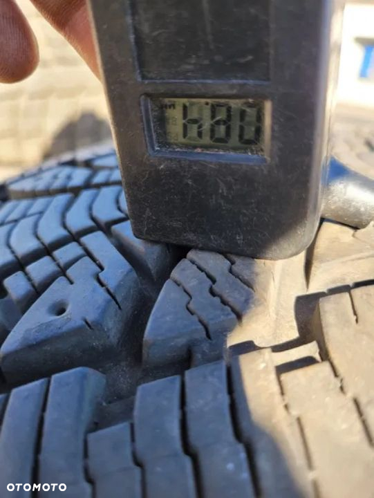 Opona pirelli 215/70 r15c - 2
