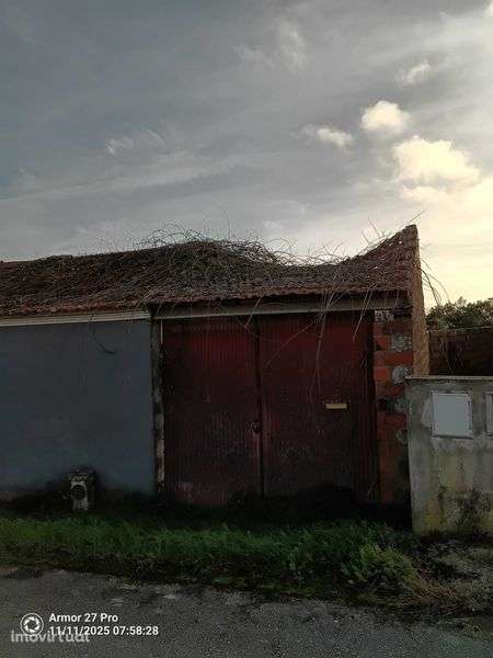 Moradia para remodelação total - Grande imagem: 3/6