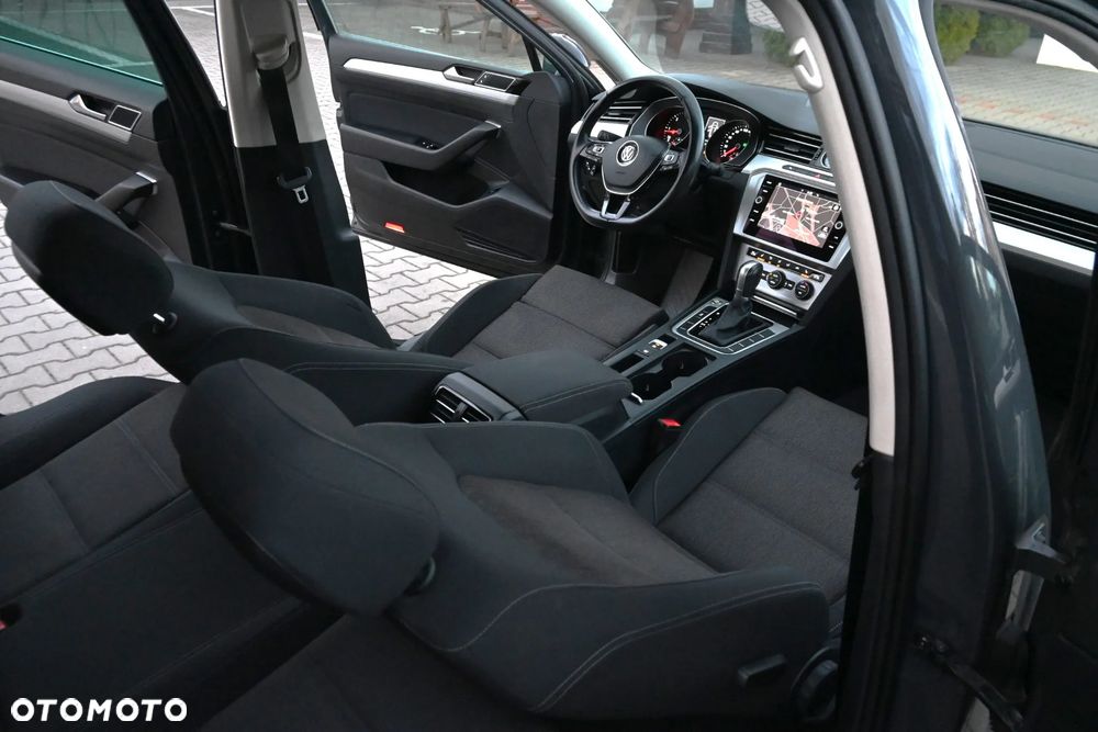 Volkswagen Passat 2.0 TDI SCR DSG Elegance - 25