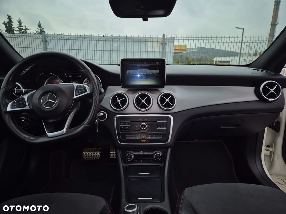 Mercedes-Benz CLA 250 4-Matic AMG Line - 12
