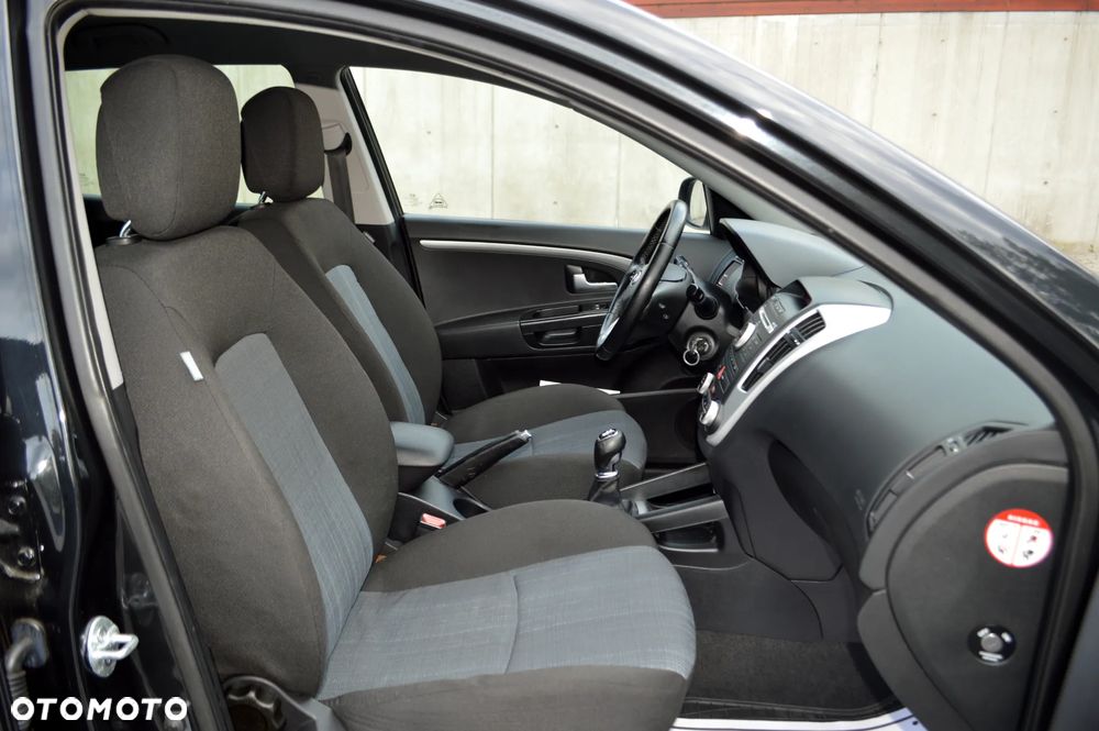 Kia Ceed - 9
