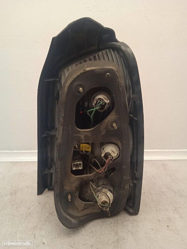 FAROLIM TRASEIRO ESQUERDO HYUNDAI TRAJET 2003 - 3