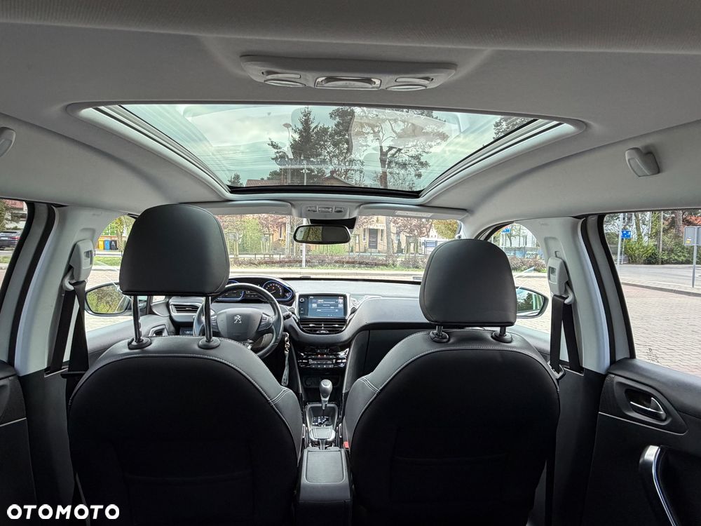 Peugeot 2008 1.2 Pure Tech Allure S&S EAT6 - 23