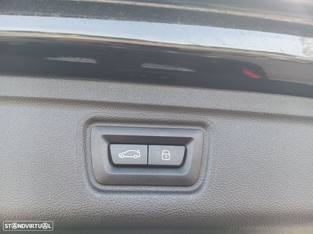 BMW 330 e Pack Desportivo M Auto — fotografia 24