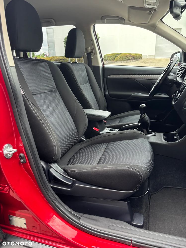 Mitsubishi Outlander 2.0 2WD Inform - 17
