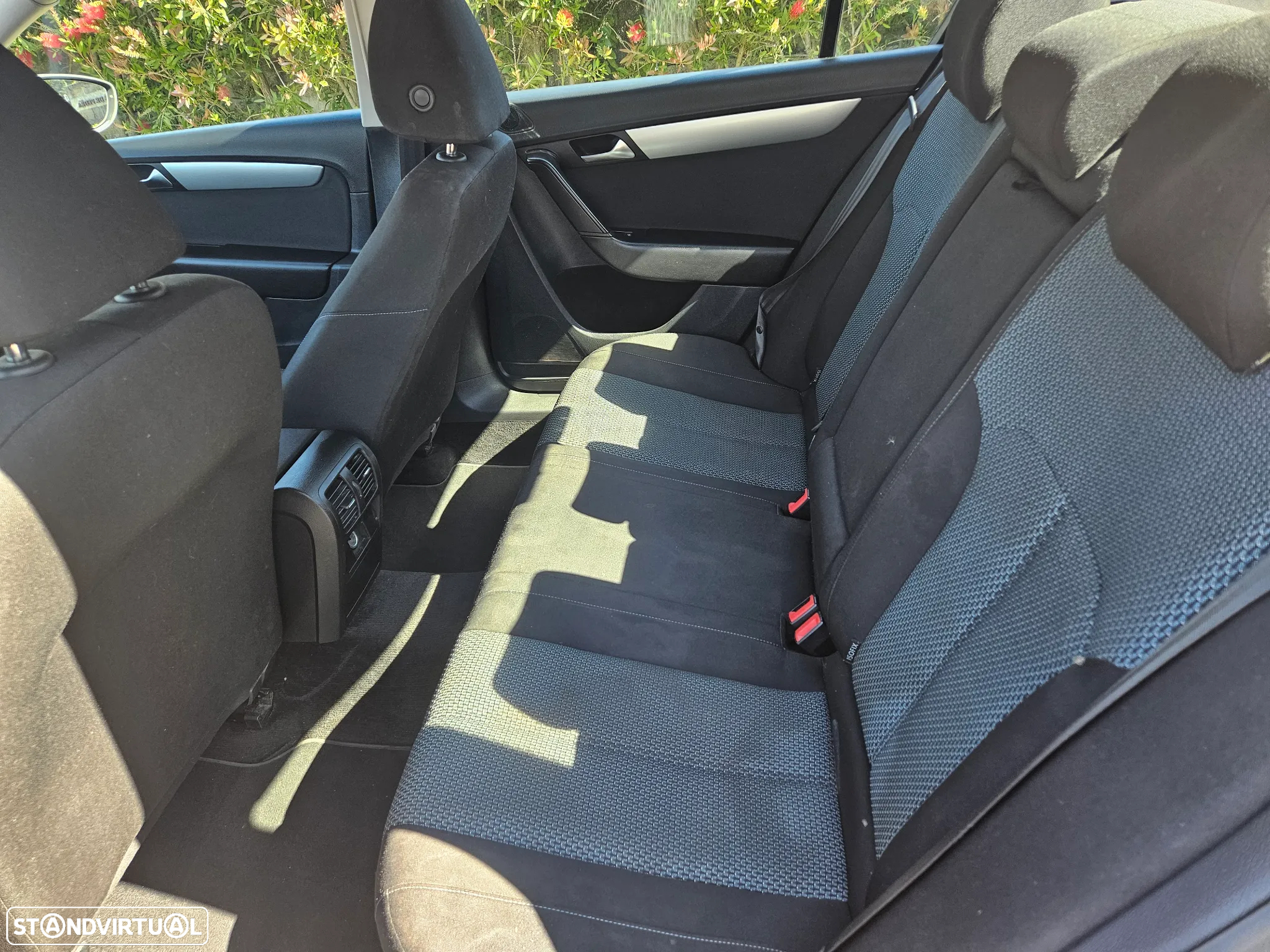 VW Passat 1.6 TDI BlueMotion Comfortline - 16