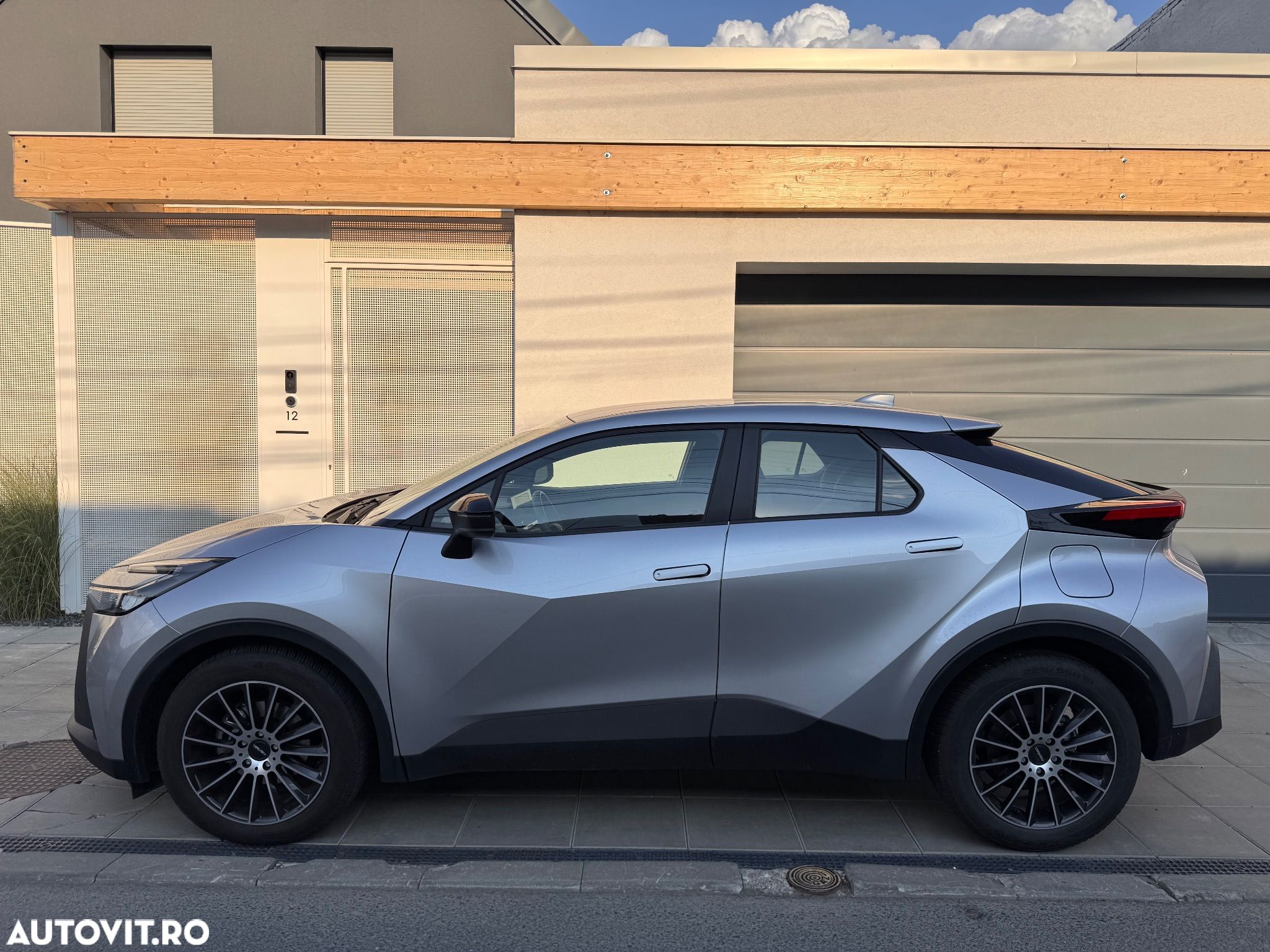 Toyota C-HR 1.8 HEV 140 CP 4x2 CVT Active - 1