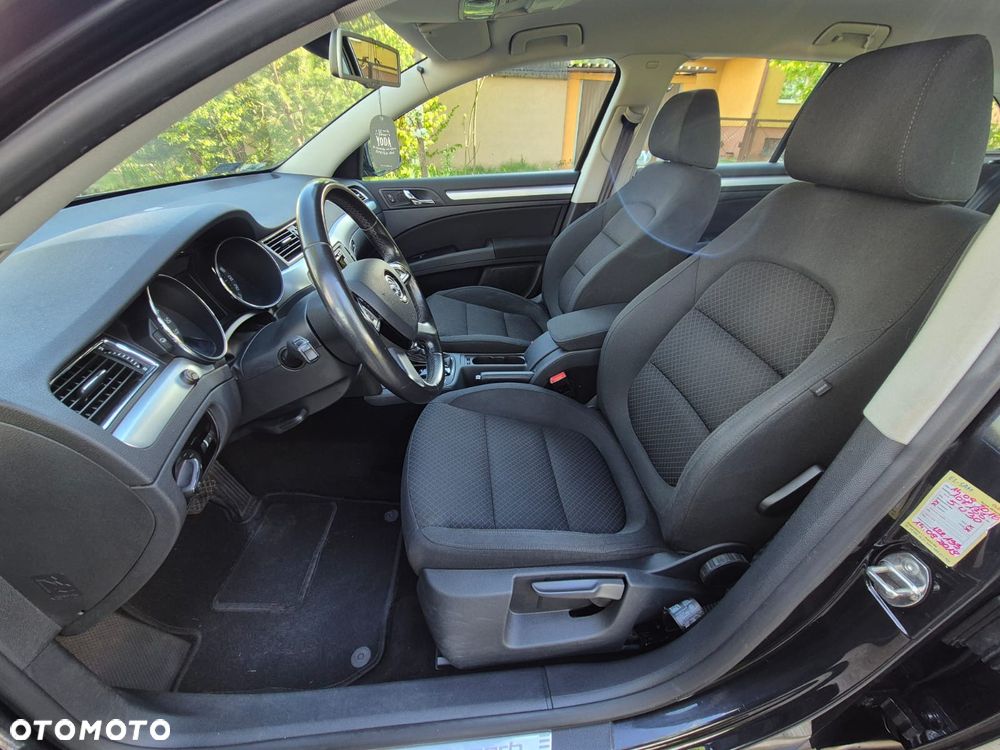 Skoda Superb 2.0 TDI Ambition DSG - 35