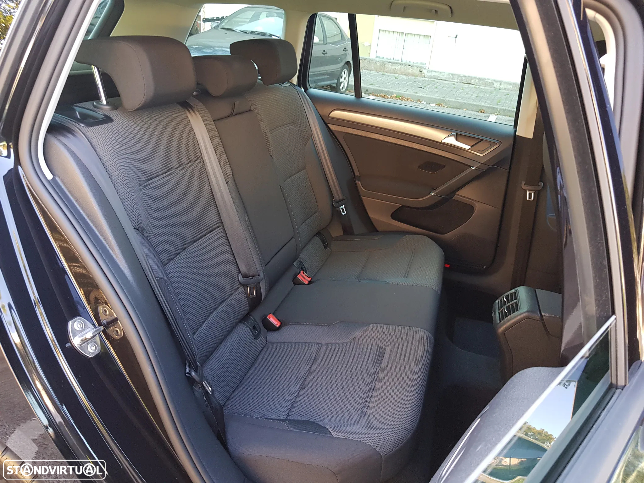 VW Golf Variant 1.6 TDi Confortline - 38