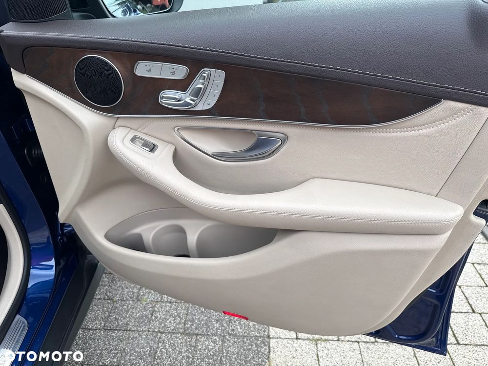 Mercedes-Benz GLC 250 4Matic 9G-TRONIC AMG Line - 33