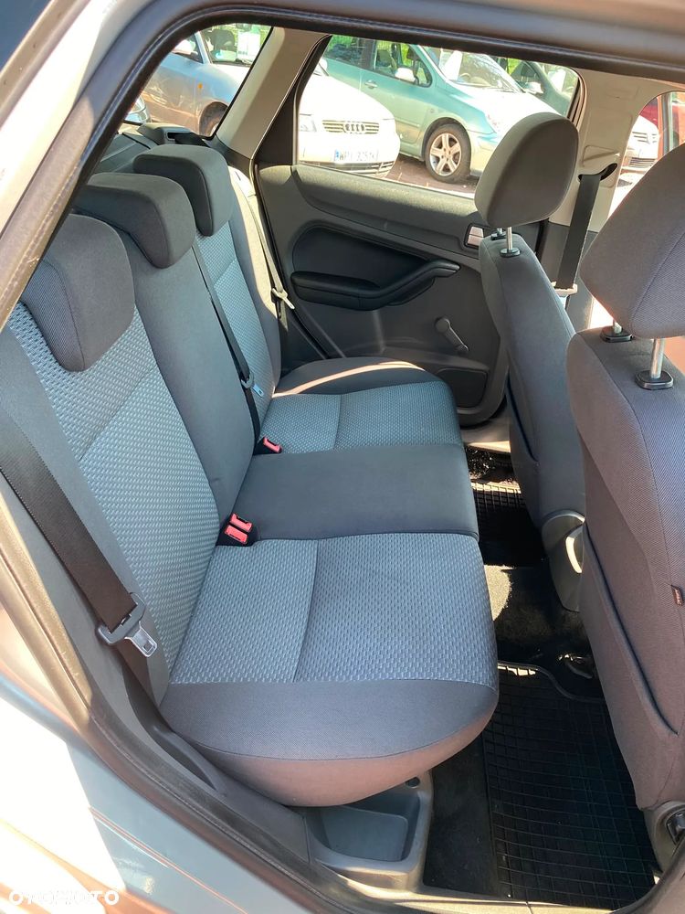 Ford Focus 1.6 16V Fun X - 11