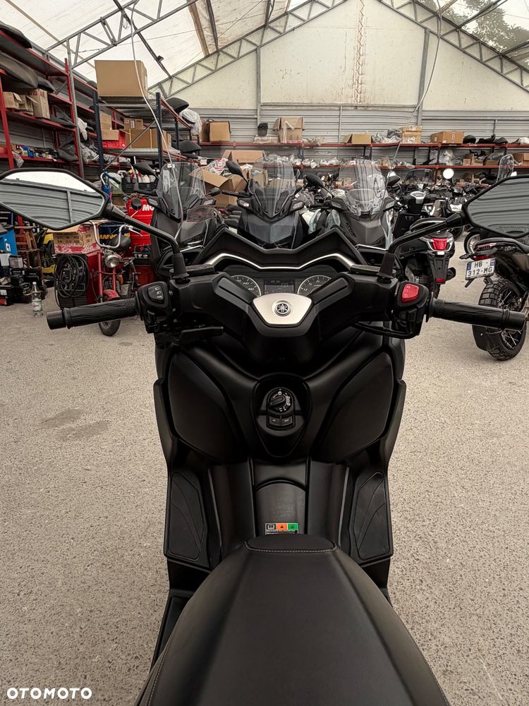 Yamaha X-max - 12