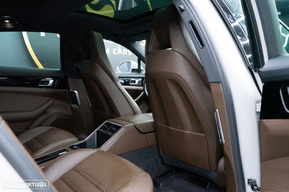 Porsche Panamera 4 E-Hybrid - 54