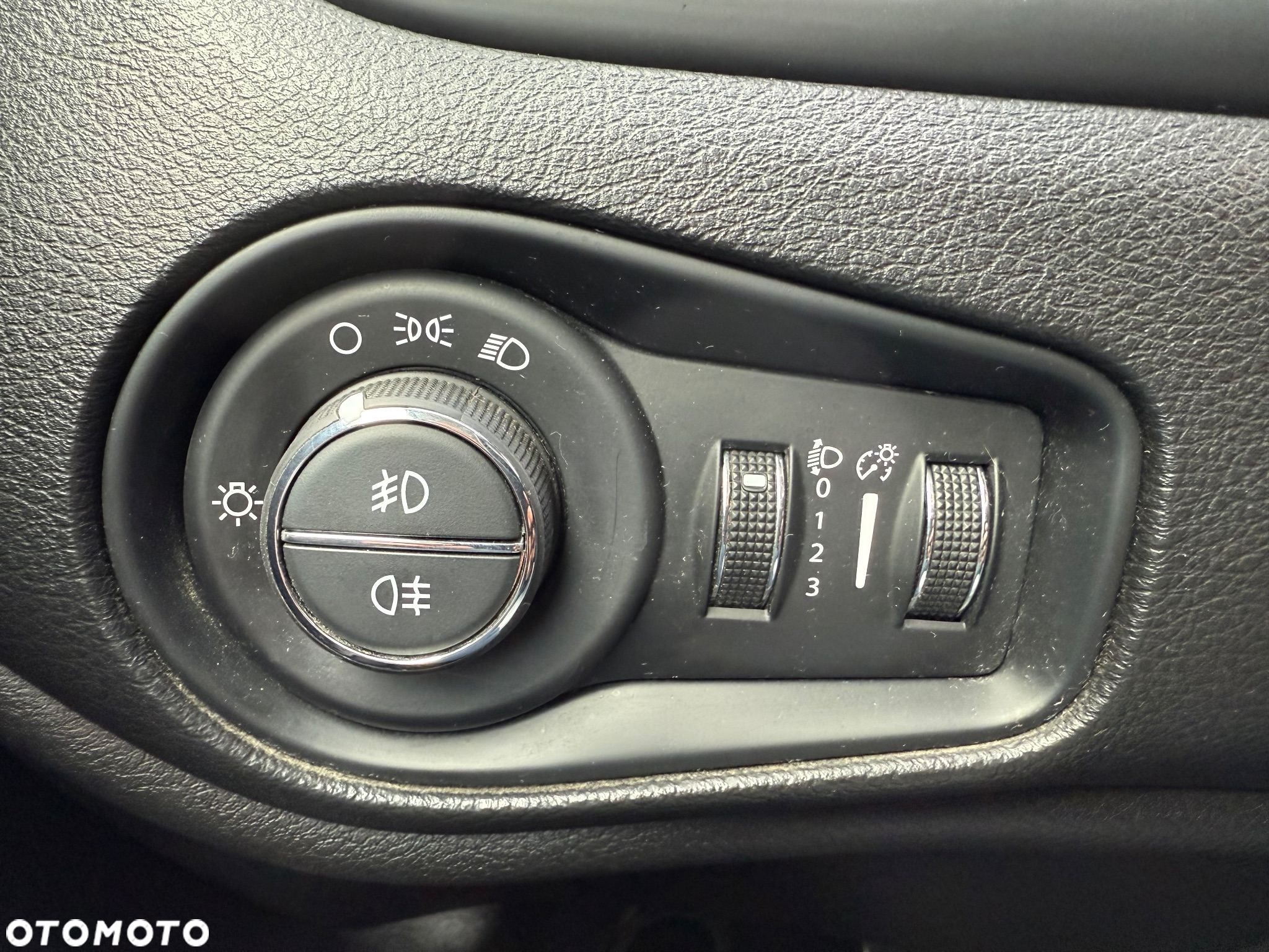 Jeep Renegade 1.6 E-TorQ Sport FWD - 23