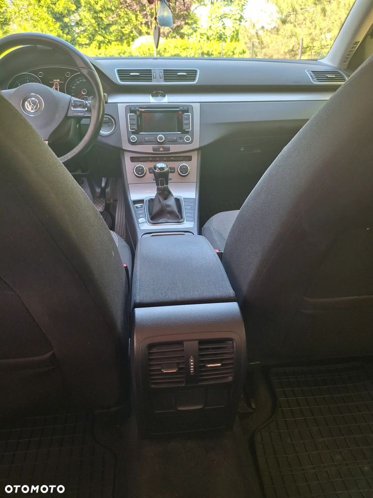 Volkswagen Passat 2.0 TDI Comfortline - 9