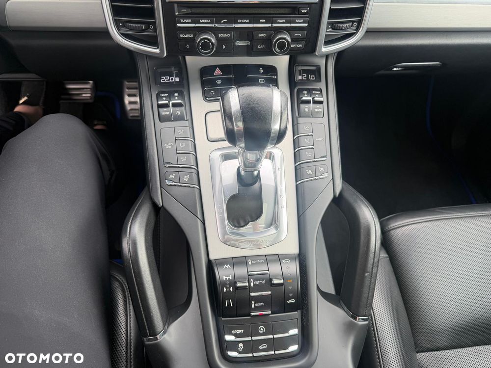 Porsche Cayenne - 22